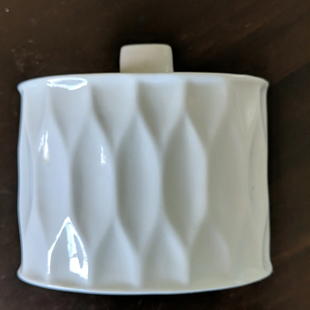3 porcelain containers for toothbrushes,soapbar and cotton-balls